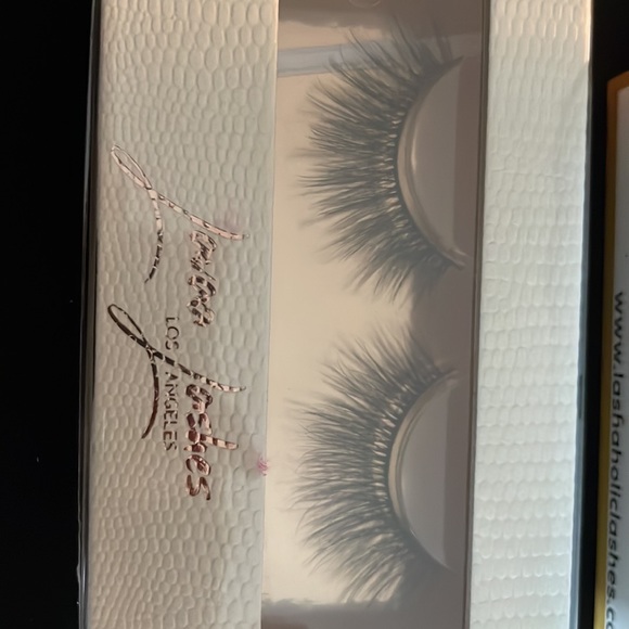 Lashaholic luxury lashes and lava lashes premium faux mink eyelash bundle - Picture 4 of 5